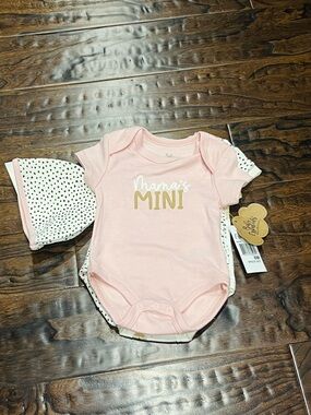 Baby Essentials Onesie 4-Piece Set